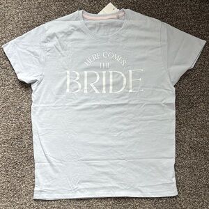 Light Gray 'Here Comes the Bride' T-Shirt